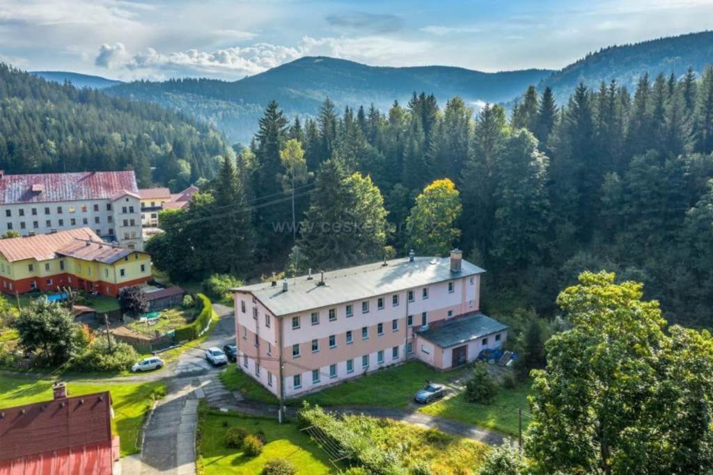 Utulny Byt V Jizerskych Horach -Apartman Mili Корженов Экстерьер фото
